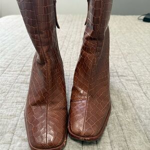 ALOHAS Brown Croc-Embossed Heeled Boots